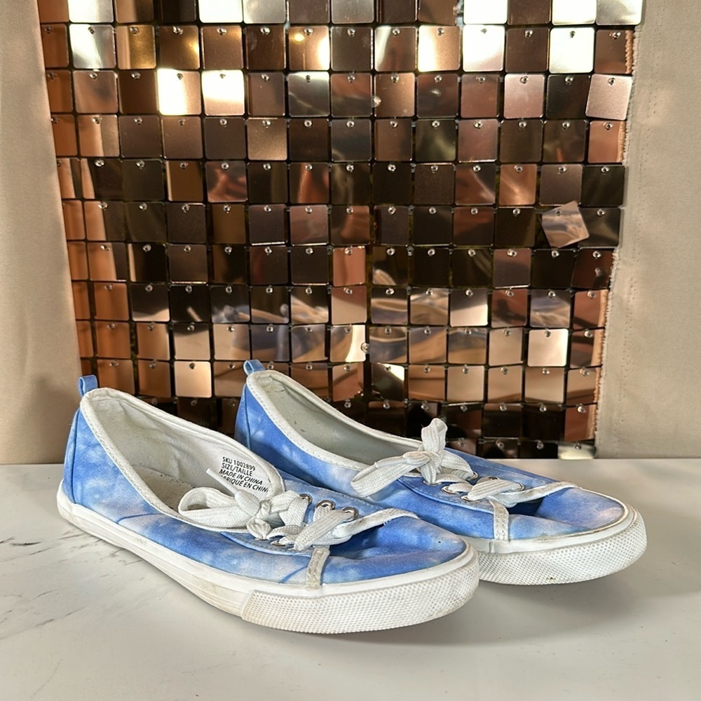My Style Blue & White Tie Dye Lace Uo Slip On Shoes Size 8